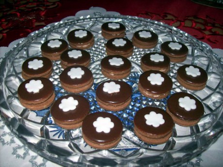 8. Išelské dortíčky s bílou kytičkou